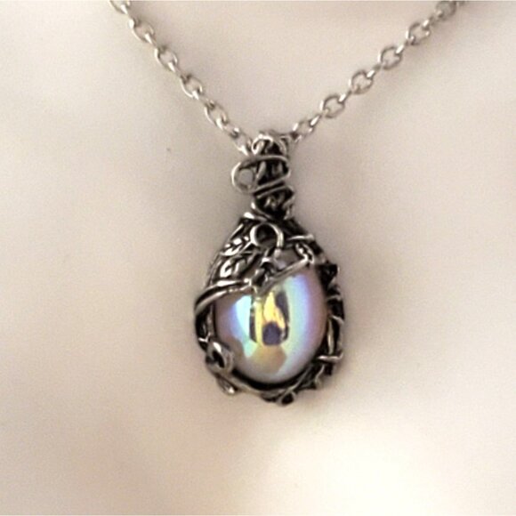 Emory Rose Iridescent Reflective Antique Silver Look Necklace - Picture 2 of 4